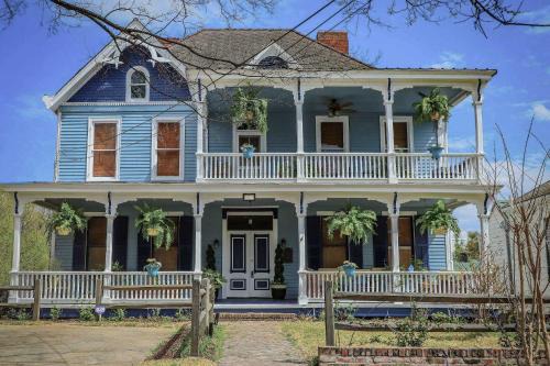 Vicksburg House | Vicksburg Home w/3 Porches, Walk to Downtown