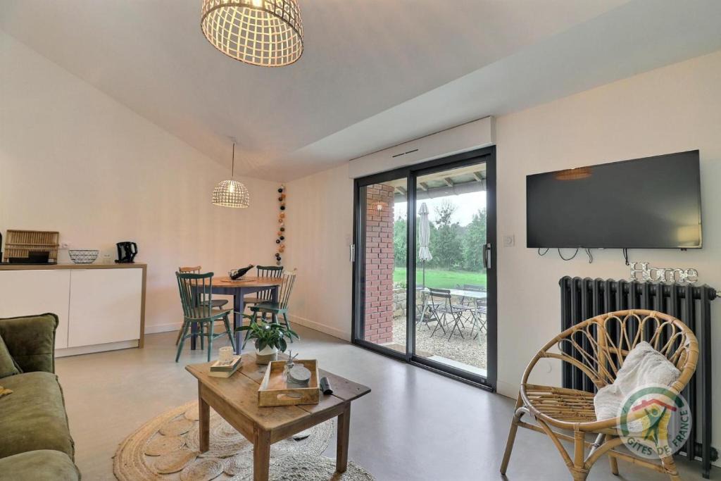 Saint-Georges-de-Chesne House | Victor