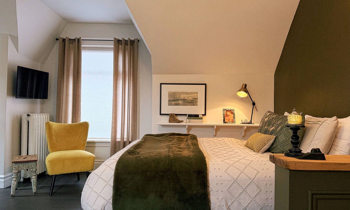 Elora Apartment | Victorian Apartment in the heart of Elora
