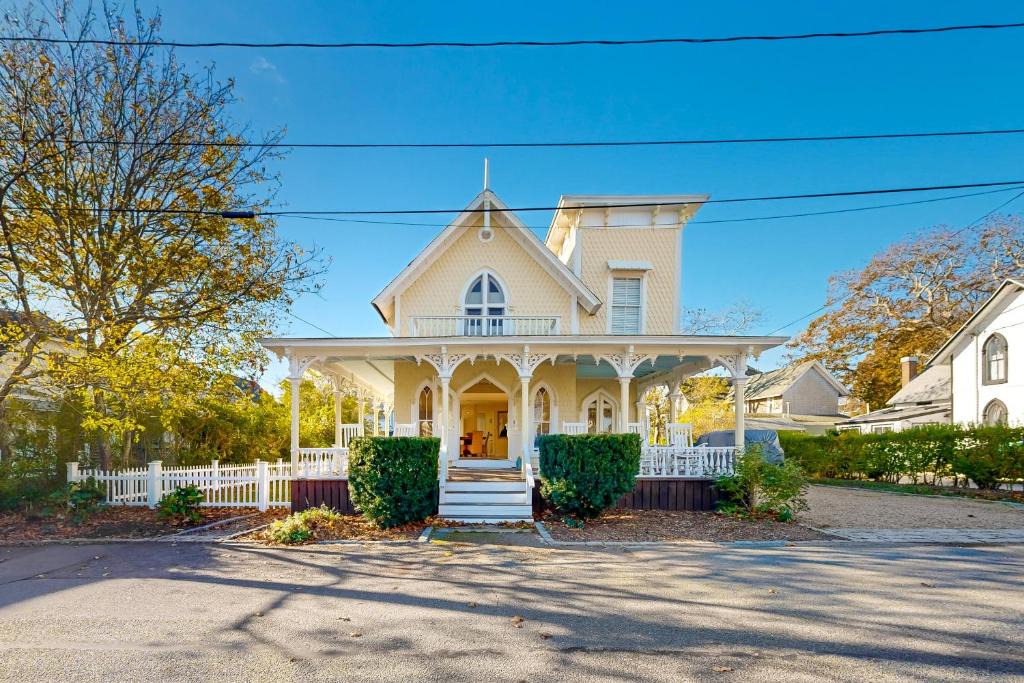 Oak Bluffs House | Victorian by the Sea