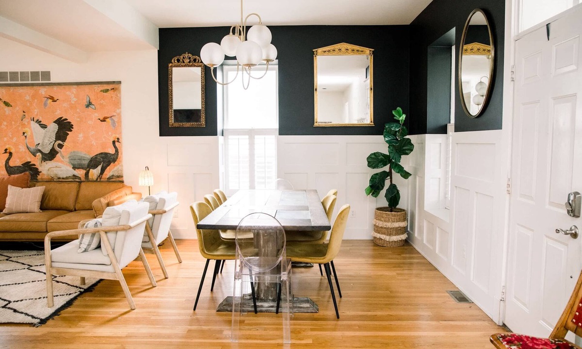 St. Charles House | Victorian Gem Steps from Main St - Sleeps 9 & Pets