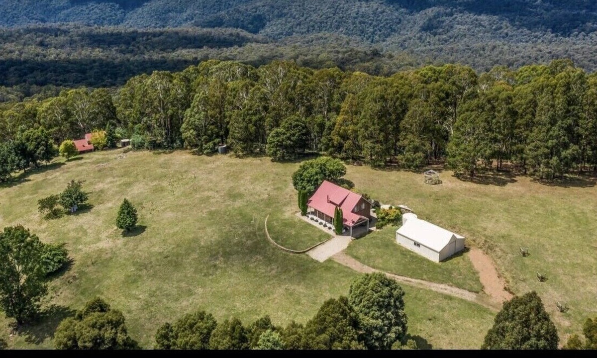 Tolmie Ski Chalet | Victorian High Country at its absolute finest