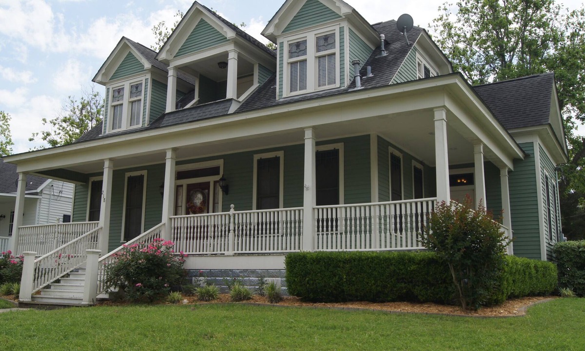 Shiner House | Victorian Home 4 Blocks from the Spoetzl Brewery