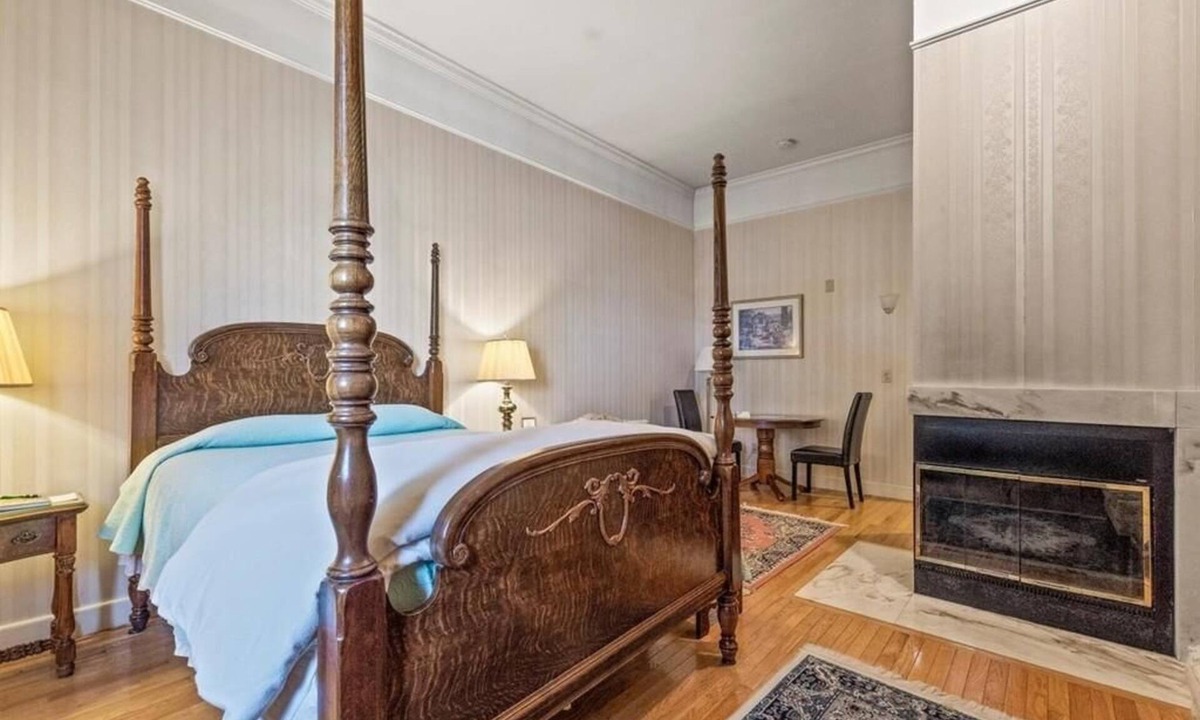 Bennington Bed & Breakfast | Victorian mansions Coach Room with Breakfast