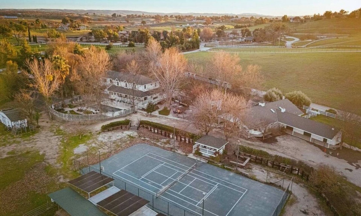 Paso Robles House | Victorian Ranch, Two Houses, Sleeps 30! 11 Bedrooms, 7 Baths, Tennis/Pickle Ball