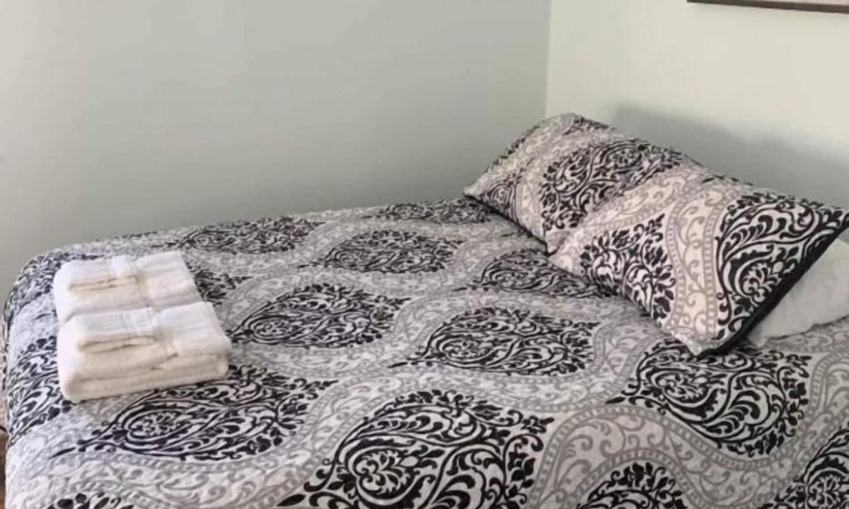 Goshen House | Victorian Rose/Brook Road Inn