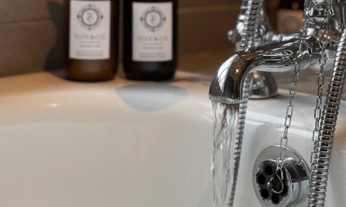 Bedale House | Victorian Studio - Yorkshire Dales Retreat with Parking