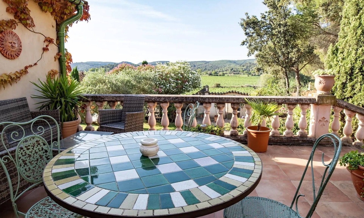 Bizanet Bed & Breakfast | Victorine Guest Room