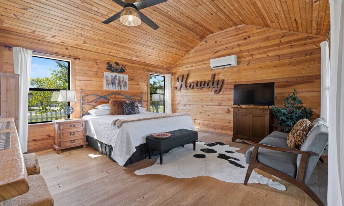 Fredericksburg Cabin | Victory-City on a Hill at Spring Creek