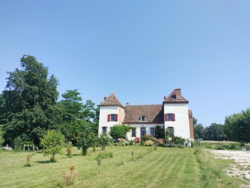 Clux-Villeneuve Bed & Breakfast | Vieux château Saint-Claude