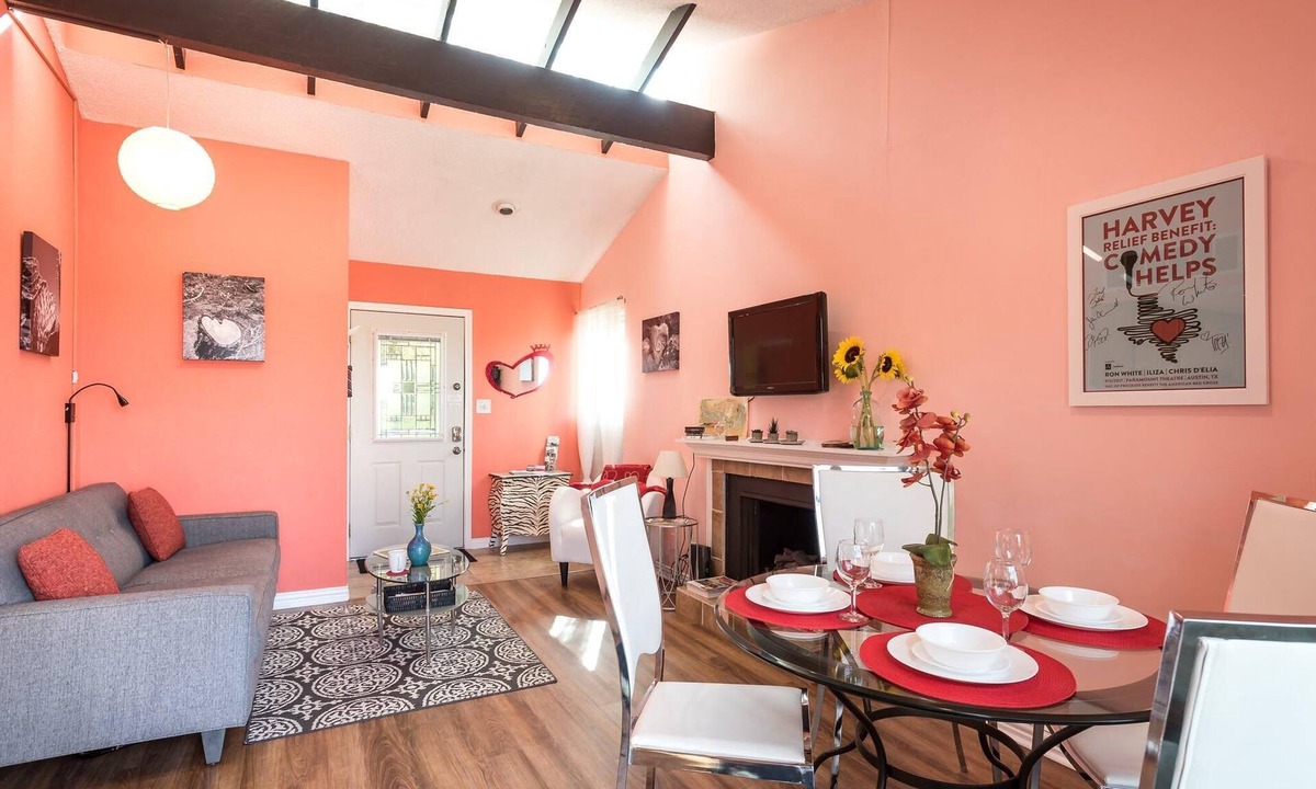 Barton Hills Condo | View, 1 King bed & sleeper; .33 mi to Barton Springs/Zilker Park, @2 mi to DT!