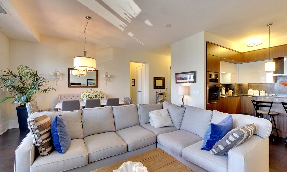 CityPlace Condo | View CN Tower/Lake from the Sky!