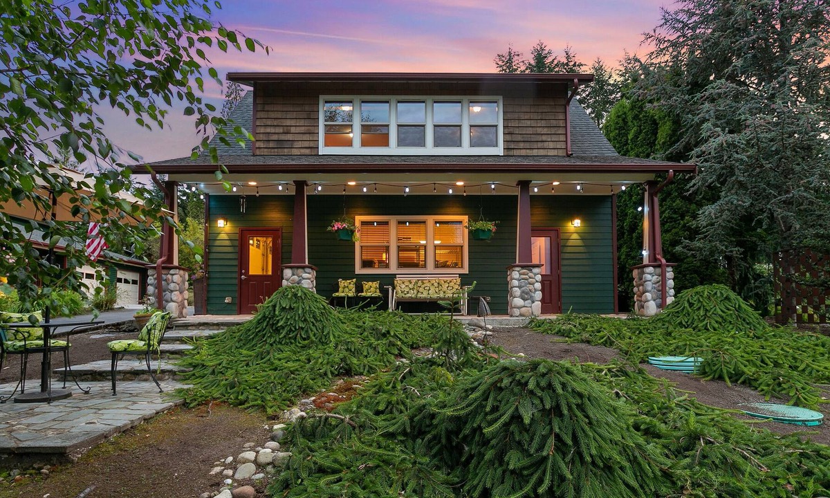 Snohomish Cottage | View cottage perched on 2 country acres/romantic/refreshing/relaxing/private