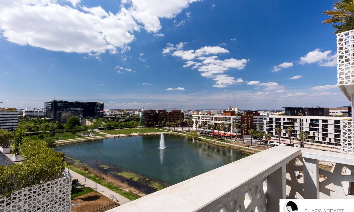 Port Marianne Apartment | View of Bassin Port Marianne: parking + terrace ☀