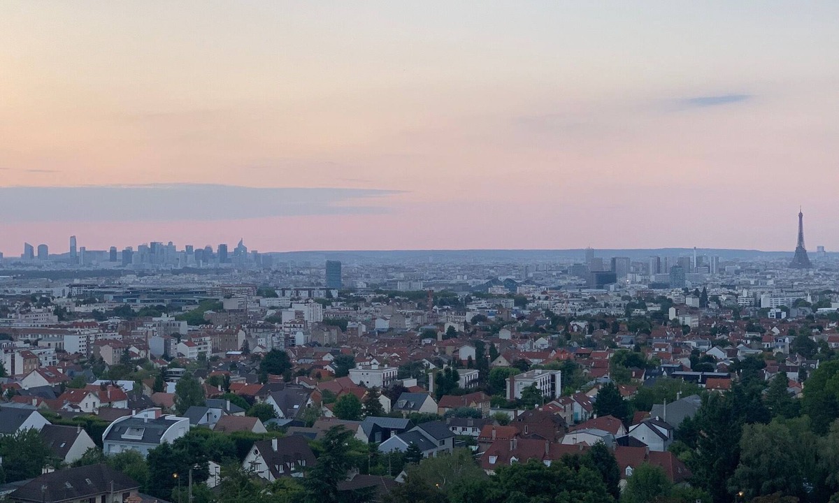 Clamart Apartment | View of the Eiffel Tower and Paris, Terrace and Quiet area