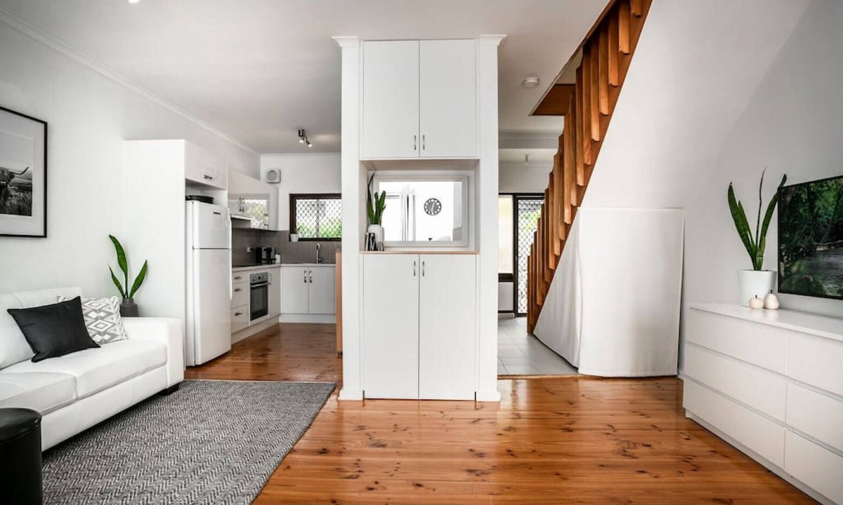 Seaton Villa | View One Three Seaton Townhouse SA