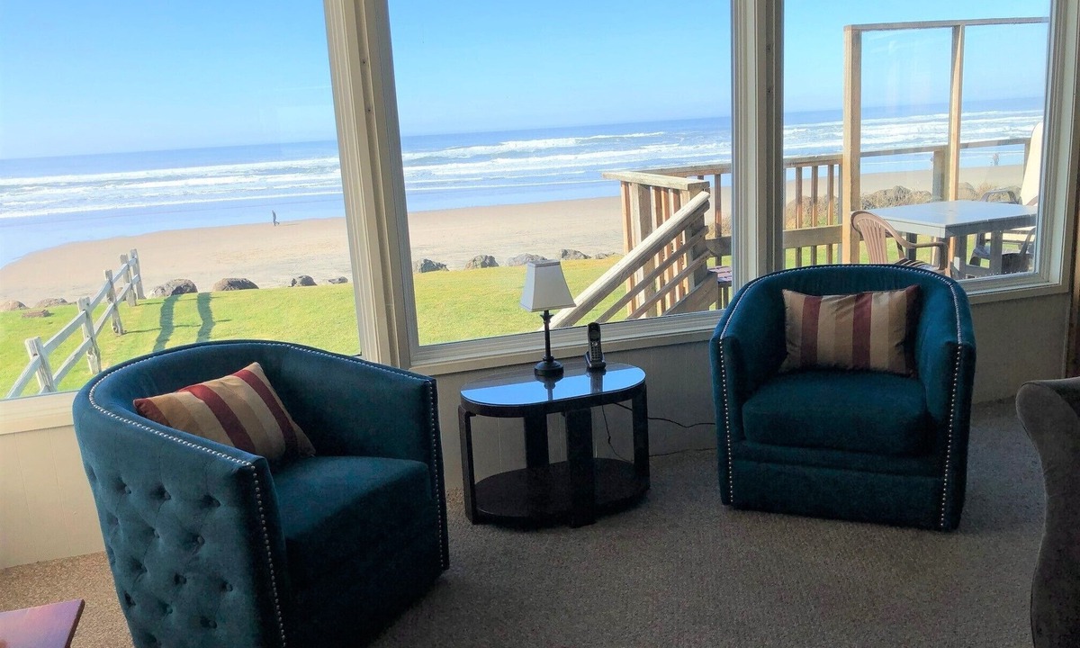 Roads End House | View the King tides & whales from this oceanfront home. Open Jan 3 until Jan 6.