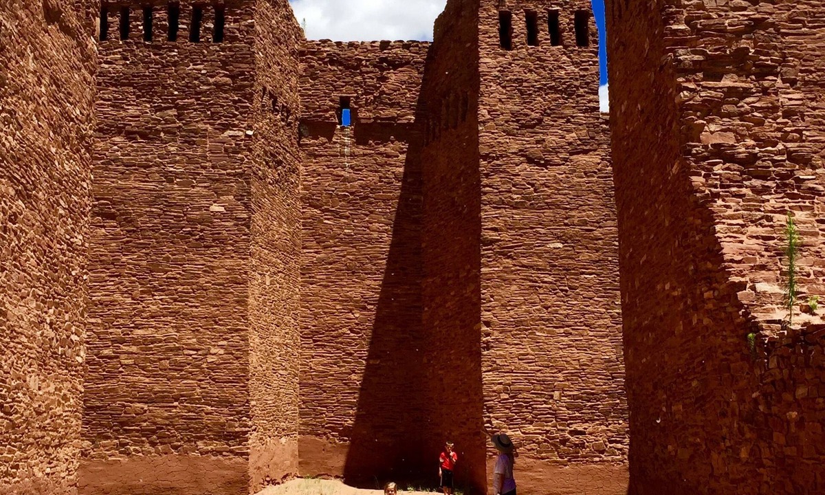 Mountainair House | View the Manzano Mountains and visit Salinas Pueblo Missions National Monument
