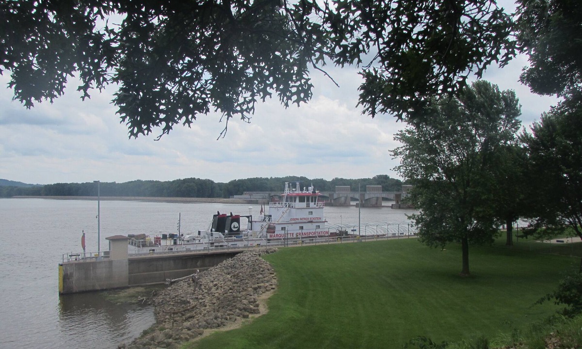 Bellevue House | View the Mississippi River from the front deck!