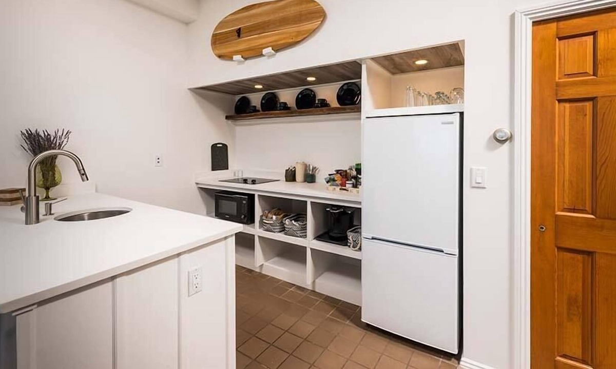 York Beach House | ViewPoint - 1BR Balcony Garden Suite 105