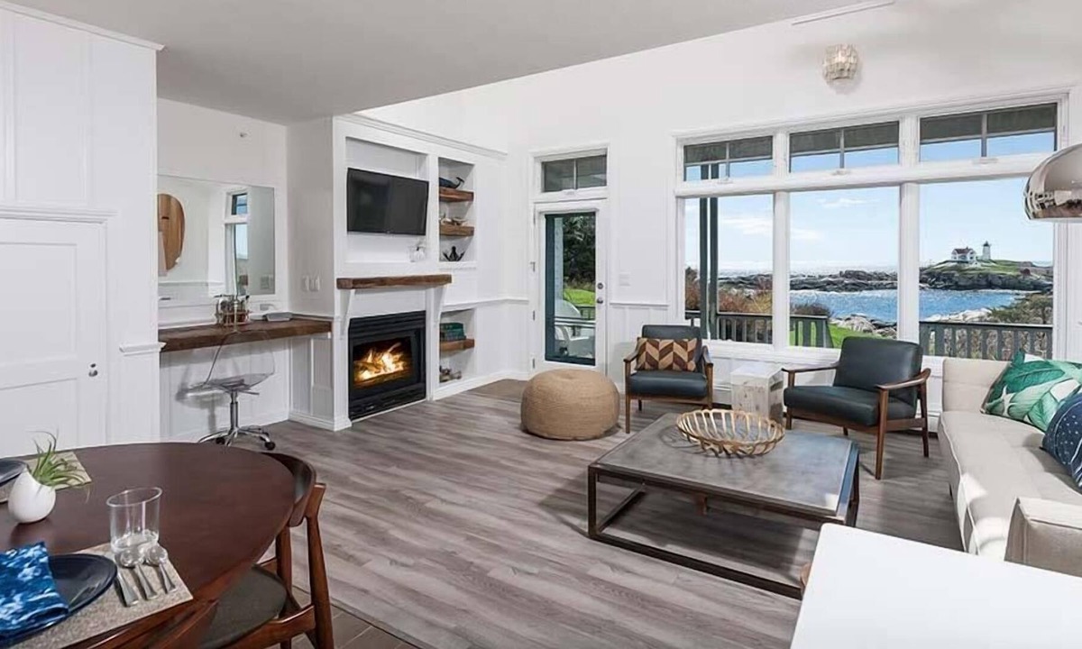 York Beach House | ViewPoint - 1BR Open Loft Suite 102