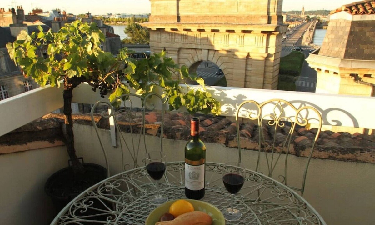 Saint-Michel Apartment | Views, Elevator, Air-Conditioning and fast WiFi