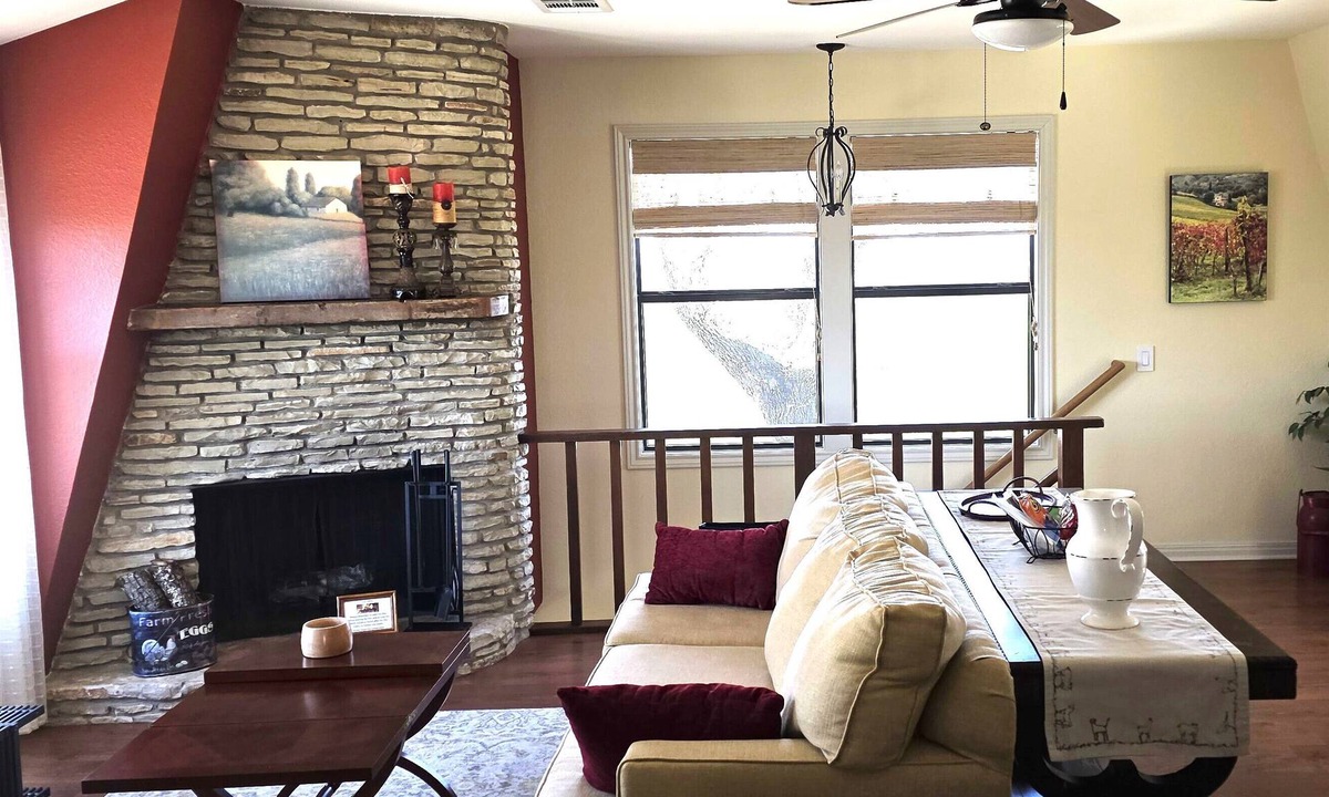 Dripping Springs House | Views! - Guest Barn in the Texas Hill Country
