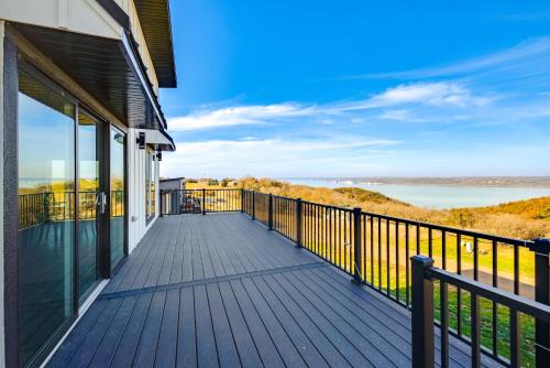 Crofton House | Views of Lewis & Clark Lake - Modern Apt w/Deck