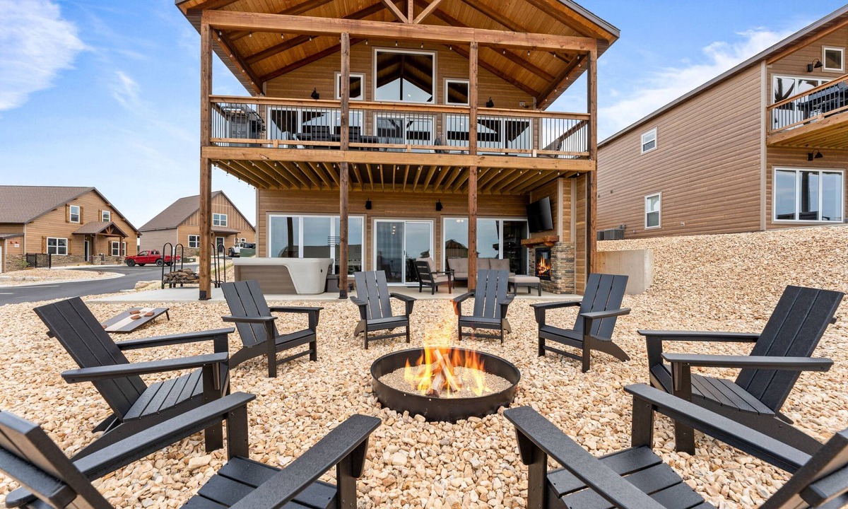 Kimberling City House | Views! Private Hot Tub, Fire Pit, Pools, Lazy River, 5 BR, 18 mins to SDC