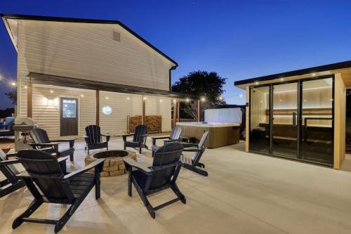 Toms Brook House | Views, Sauna, Theatre, Game Room, Gym, EV Charger