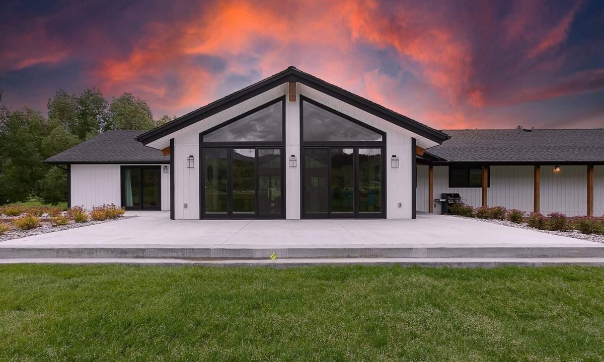 Alpine House | ViewTopia - On 35 Acres Salt River - Trail Riding