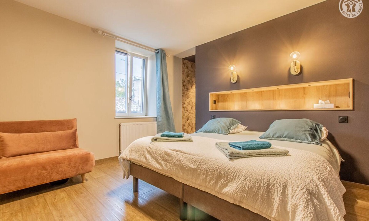 Chaintre House | Vignes en Fleurs - Chaintre