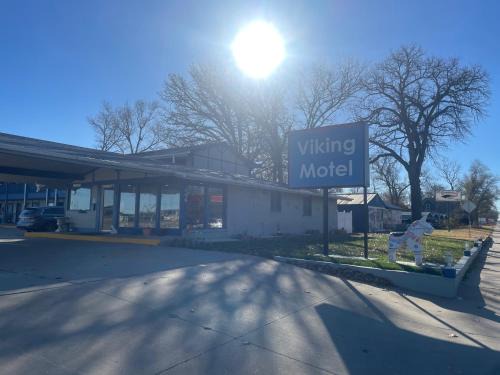 Lindsborg Hotel | Viking Motel