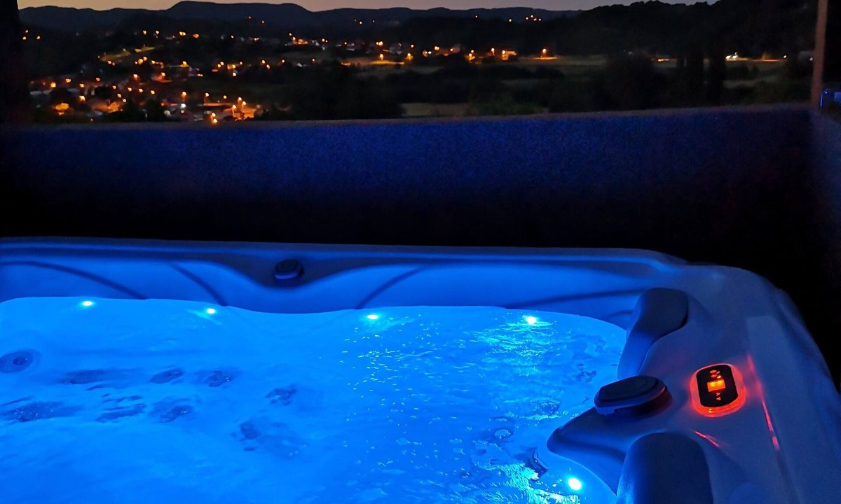 Kraljevec Sesvetski House | Viksa with Hot Tub