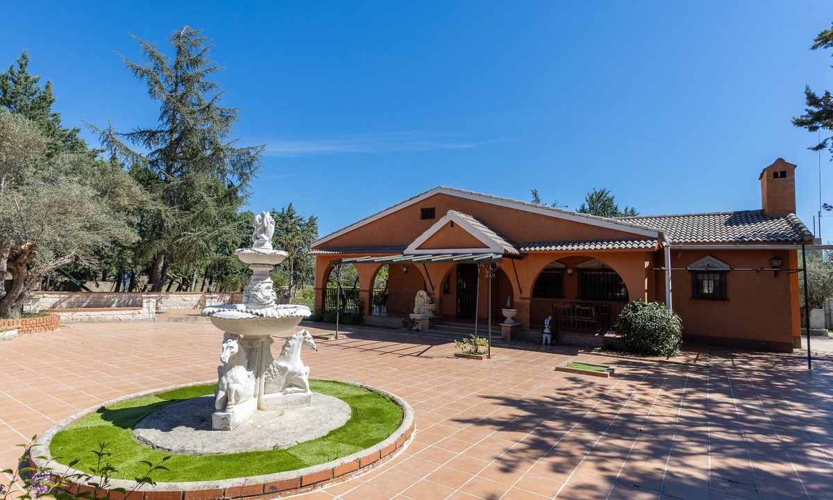 San Martin de Valdeiglesias Villa | Villa Viñedo Sierra Oeste – Private Pool – 14 Guests – San Martín