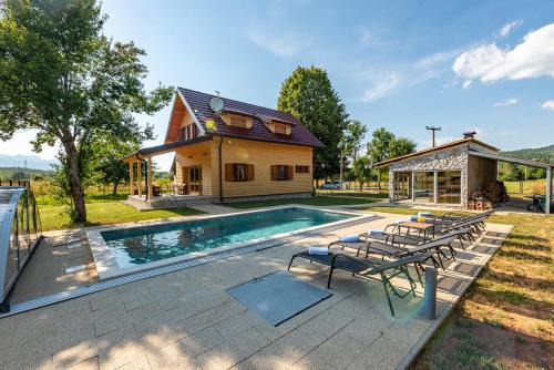 Lovinac Ski Chalet | Vila Lipa