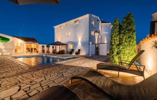 Valtura Villa | Vila Romani by Villas Guide
