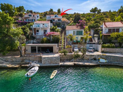 Cove Makarac (Milna) Apartment | Vila Tudor