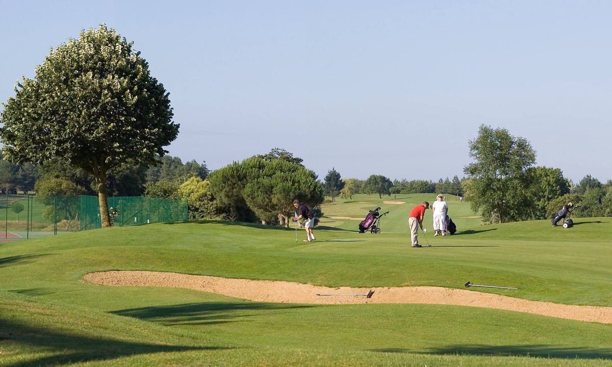 L'Aiguillon-sur-Vie Villa | Villa Abordable sur Terrain de Golf!