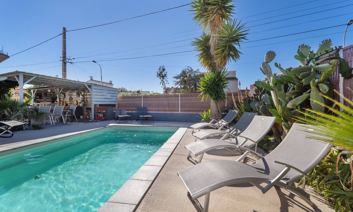 Villelongue-de-la-Salanque Villa | Villa "Notre Cocon Mer Et Montagne" with Private Pool, Private Terrace & Wi-Fi