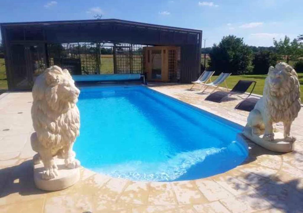 Saint-Clair-d'Arcey Villa | Villa élégante à Saint Clair-d'Arcey avec piscine privée