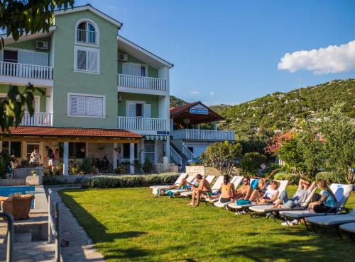 Peracko Blato Villa | Villa Šolo – Peaceful Nature Park Getaway