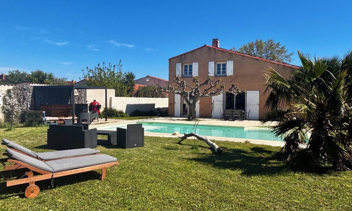 Elne Villa | Villa 10 à 12 Personnes Avec Piscine à 10 min de la Plage