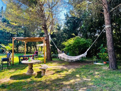 Trebes Villa | Villa 110m2, 7 pers, Jacuzzi , 3 chambres, terrain clos et arboré 2500m2