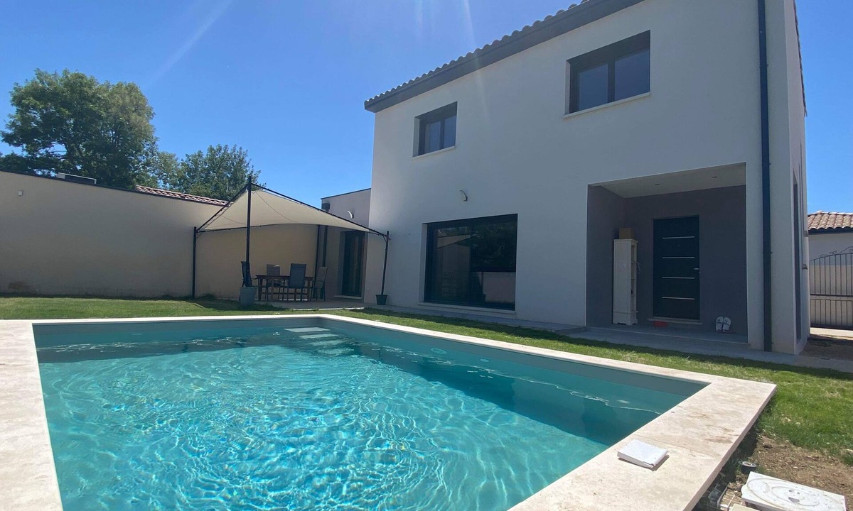 Camaret-sur-Aigues House | VILLA 130 m², swimming pool, garage in Provence
