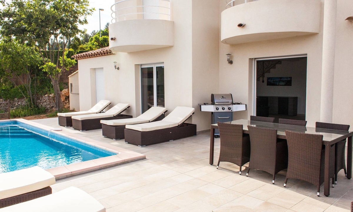 Montfort-sur-Argens Villa | Villa 3*heated infinity pool 3 comfort suites, panoramic view