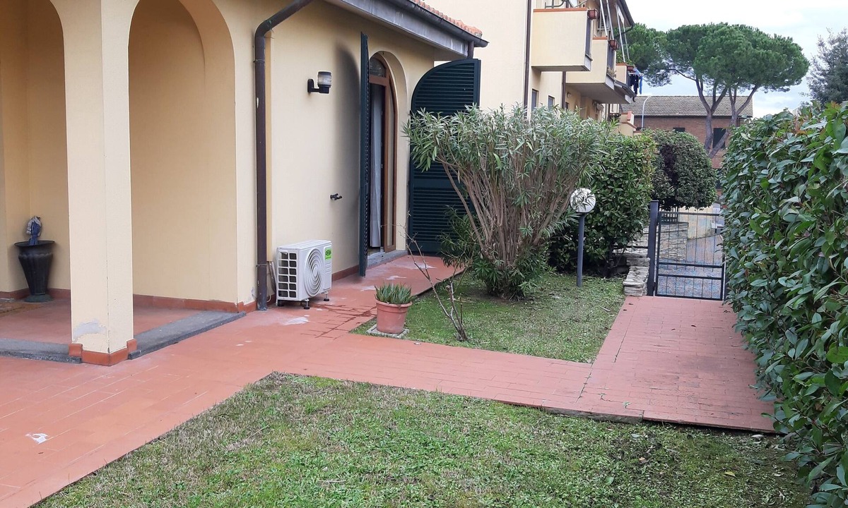 Sinalunga House | Villa 3 piani indipendente con garage e giardino privato