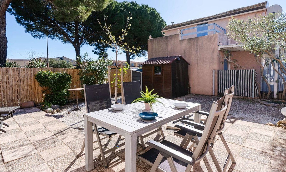 Gruissan Villa | Villa 3-Room 6 Guests, 150m from Grazel Beach, Gruissan