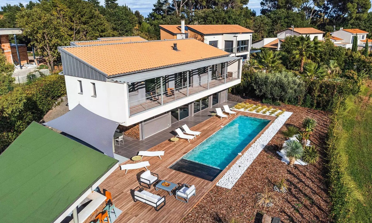 Baillargues Villa | Villa 4 Bedrooms 8 People with private pool