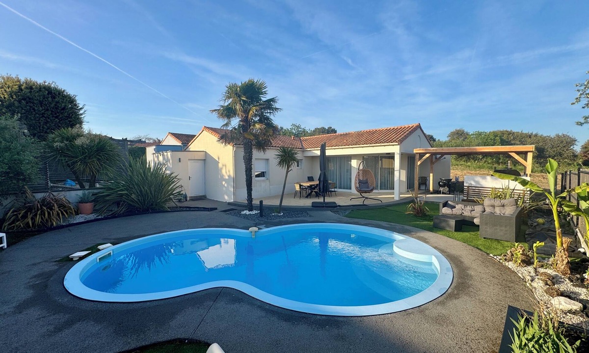 Chateau-d'Olonne Villa | Villa 4 stars de 80m² avec piscine Privée et Chauffée - 3 ch, 2sdb - 6 pers